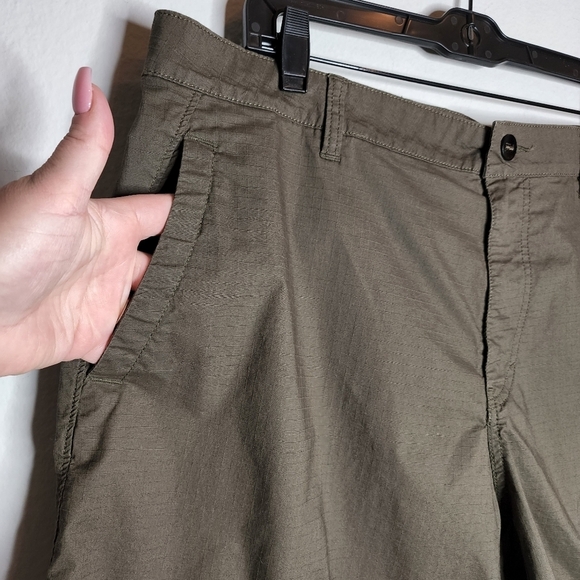 Mountain Hardwear shorts - Picture 6 of 11